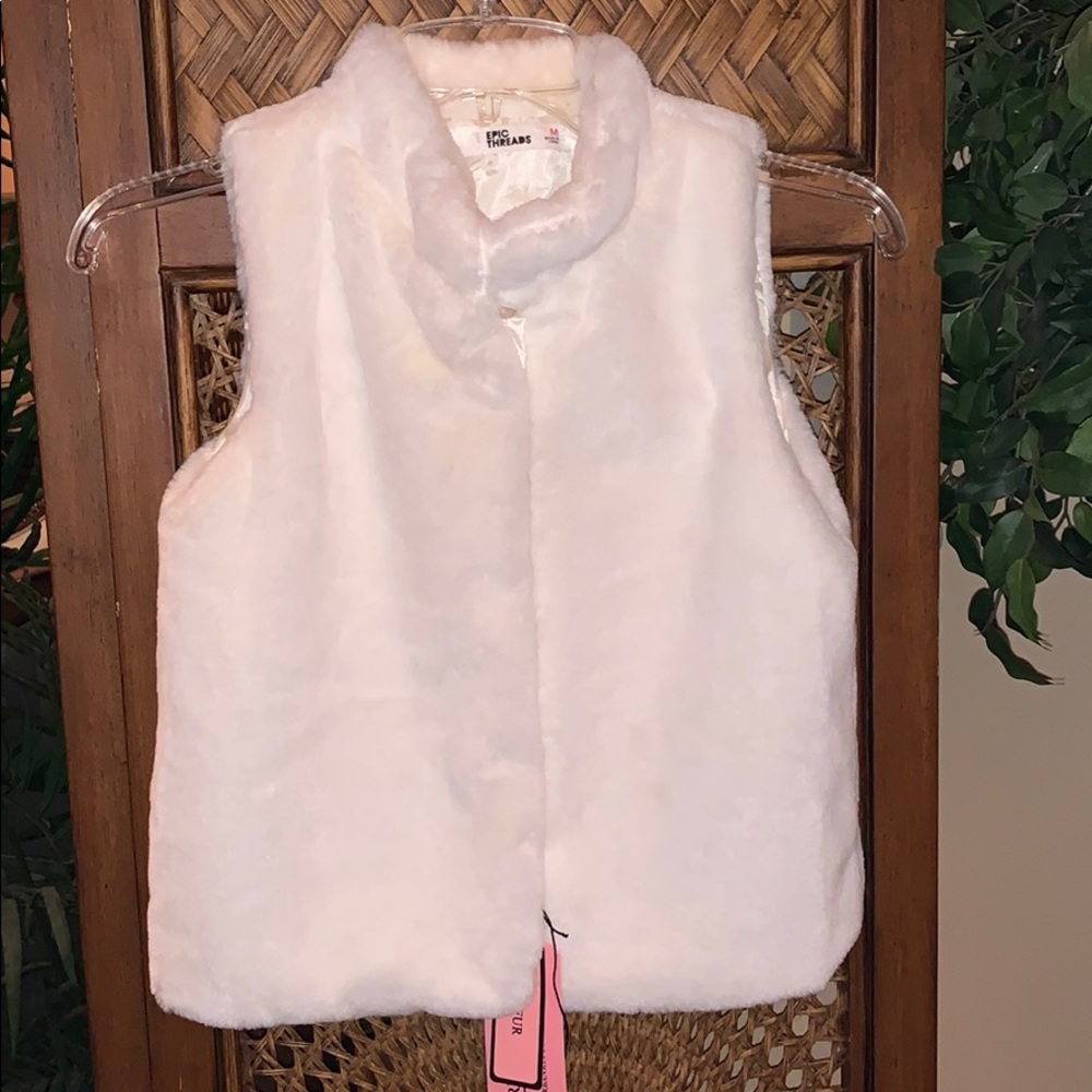 NWT Girl’s Faux Fur Vest Size Medium White